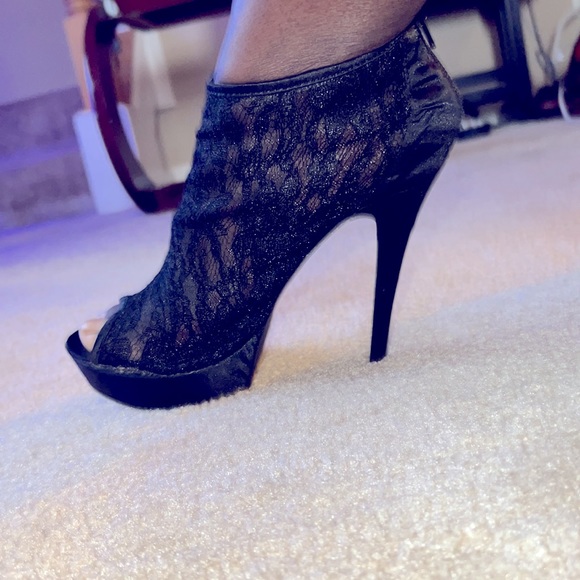 Lace booties - Picture 2 of 14